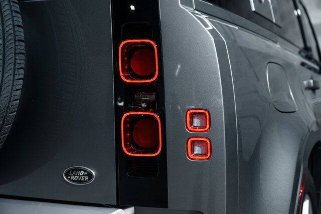 2022 Land Rover Defender 110 SE