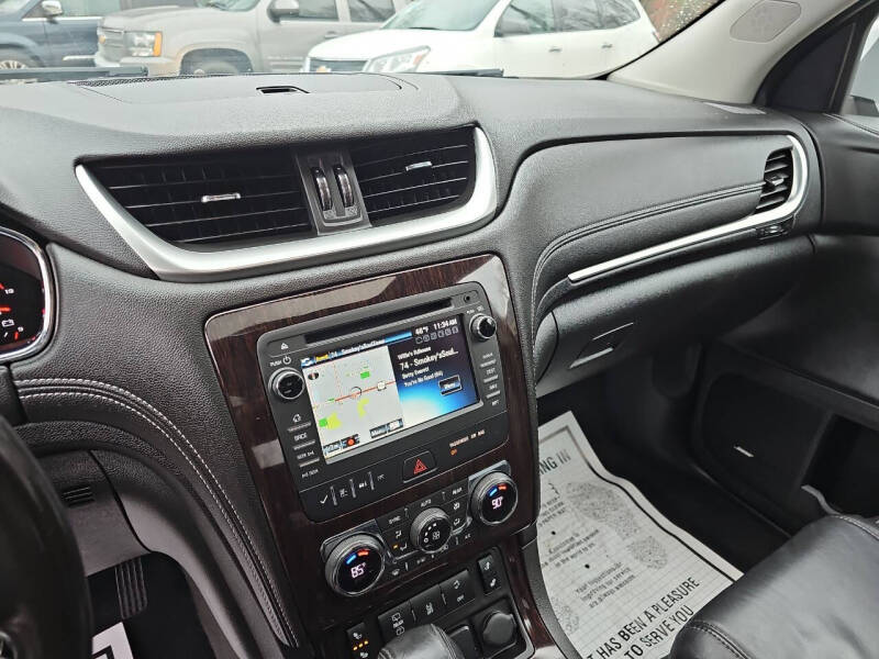 2017 Chevrolet Traverse 2LT photo 12