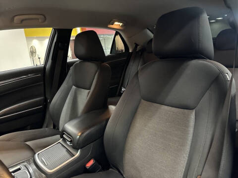 2018 Chrysler 300 Touring