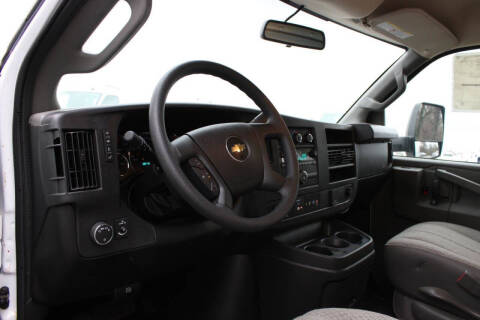 2025 Chevrolet Express 3500