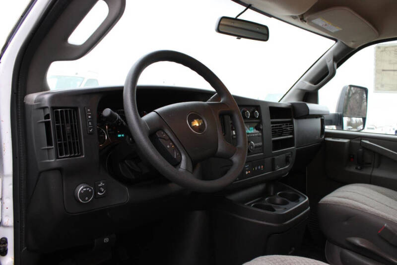 2025 Chevrolet Express 3500