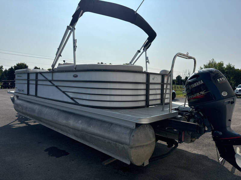 2017 Crest II 230 SLC