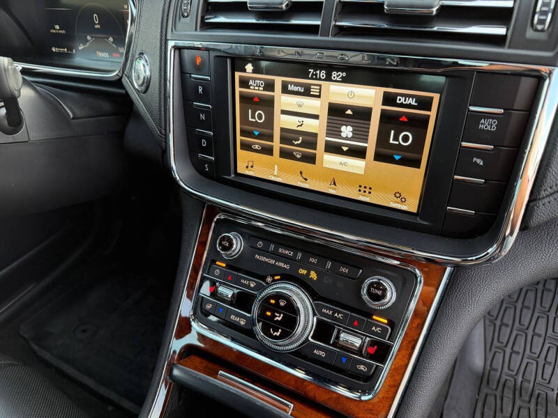 2019 Lincoln Continental Select