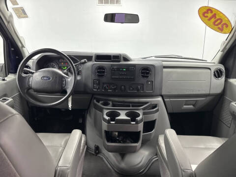 2013 Ford E-Series E-350 SD