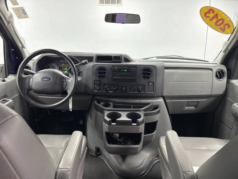 2013 Ford E-Series E-350 SD