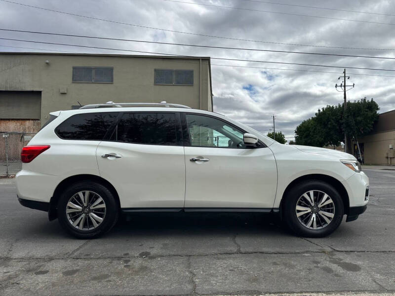 2018 Nissan Pathfinder SV