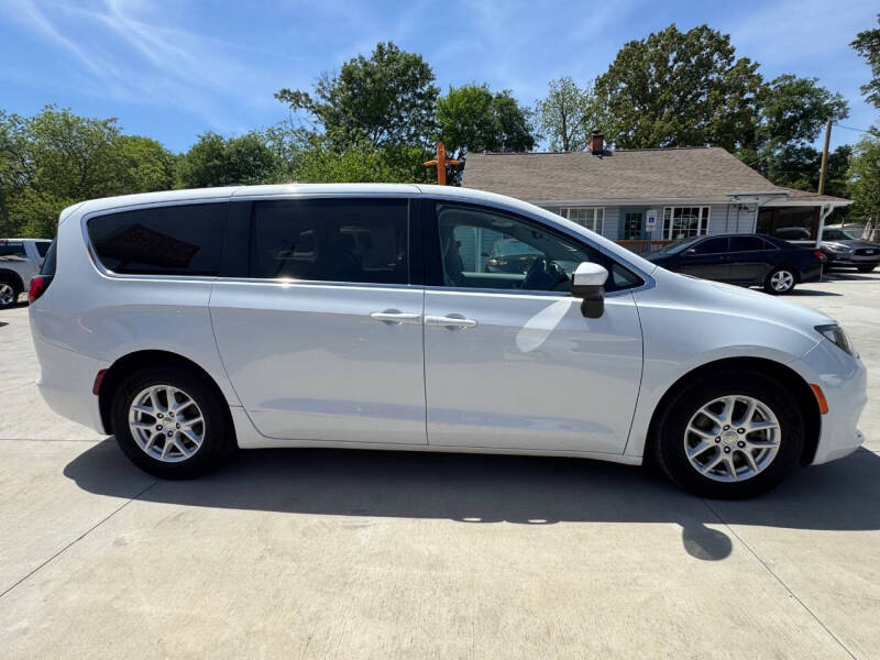 2017 Chrysler Pacifica LX