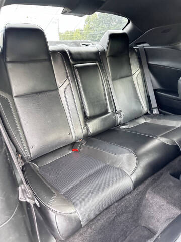 2015 Dodge Challenger SXT Plus