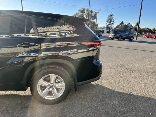 2024 Toyota Highlander LE