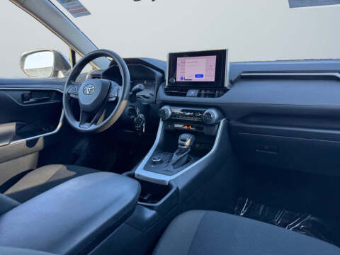 2023 Toyota RAV4 Hybrid LE