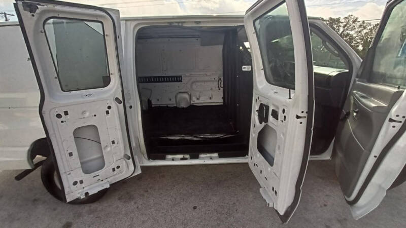 2005 Ford E-Series E-250