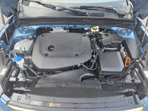 2024 Volvo XC40 B5 Core Dark Theme