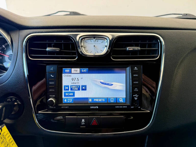 2012 Chrysler 200 Touring