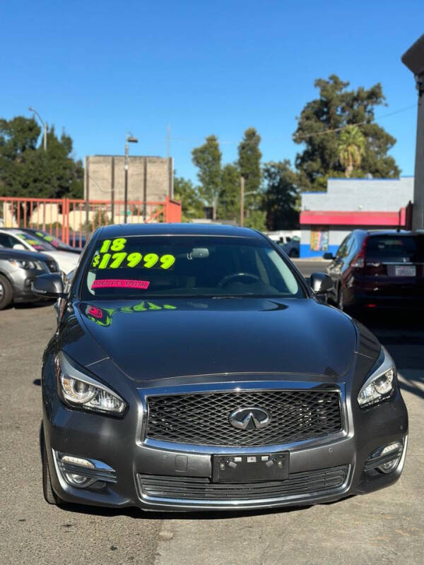 2018 INFINITI Q70 LUXE photo 3