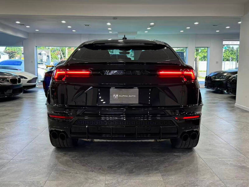 2023 Lamborghini Urus S