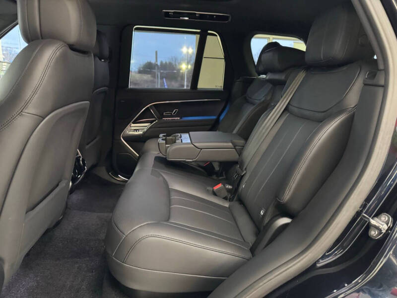 2025 Land Rover Range Rover P400 SE