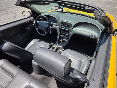 2004 Ford Mustang Deluxe