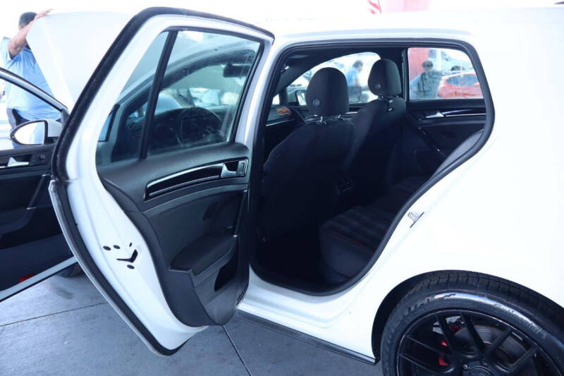 2017 Volkswagen Golf GTI S