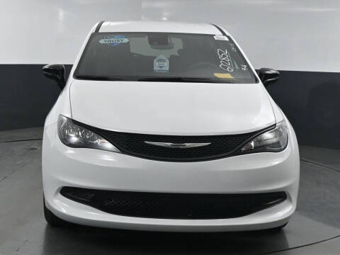 2025 Chrysler Voyager LX