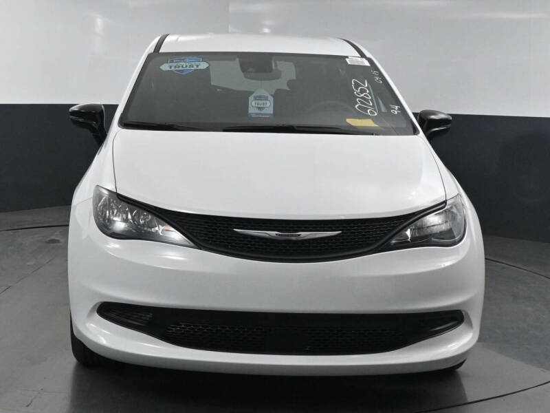 2025 Chrysler Voyager LX