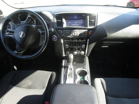 2019 Nissan Pathfinder SV