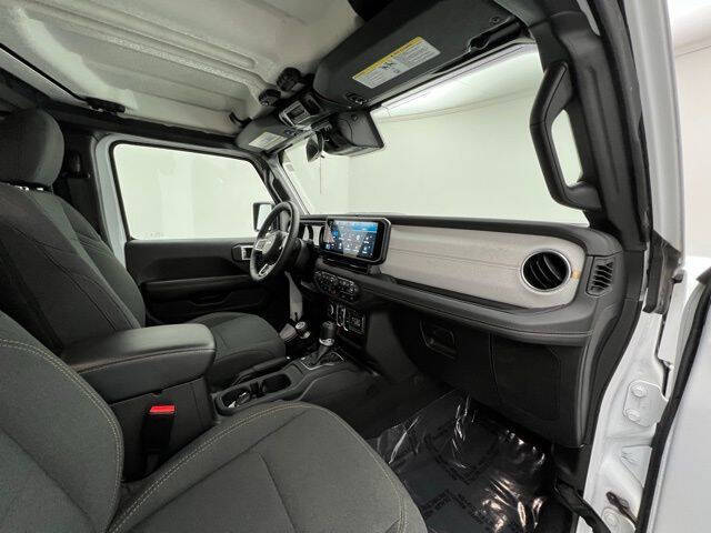 2024 Jeep Wrangler Sahara 4xe