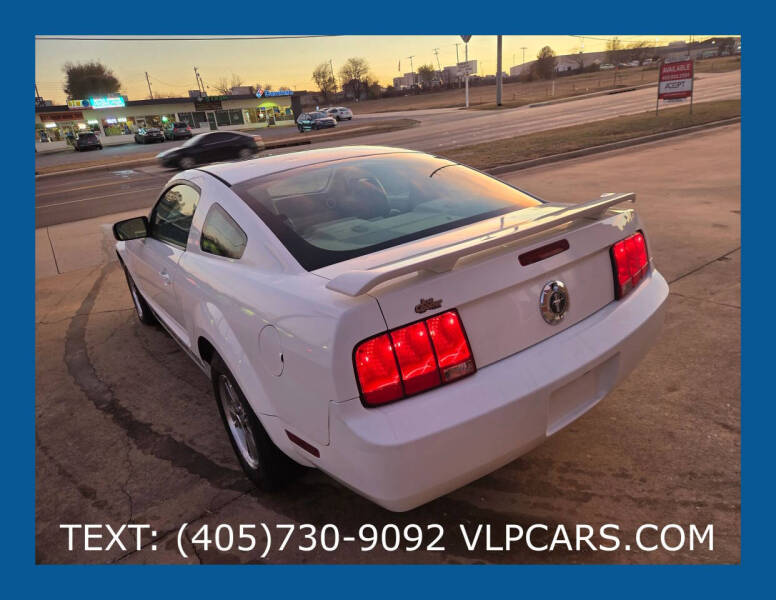 2005 Ford Mustang V6 Deluxe