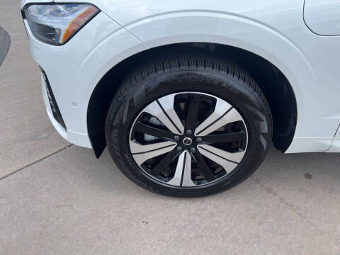 2025 Volvo XC60 T8 Plus Dark Theme