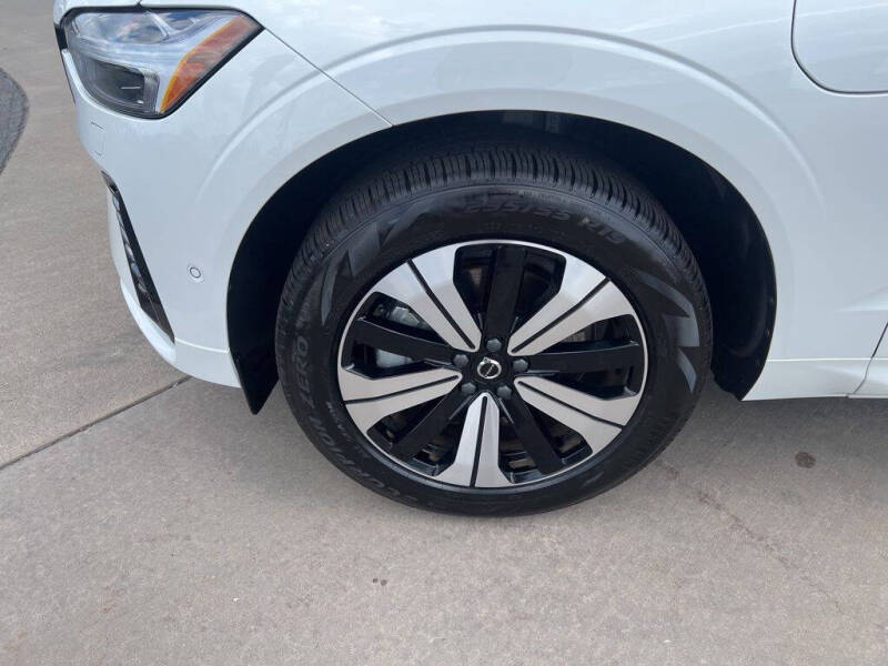 2025 Volvo XC60 T8 Plus Dark Theme