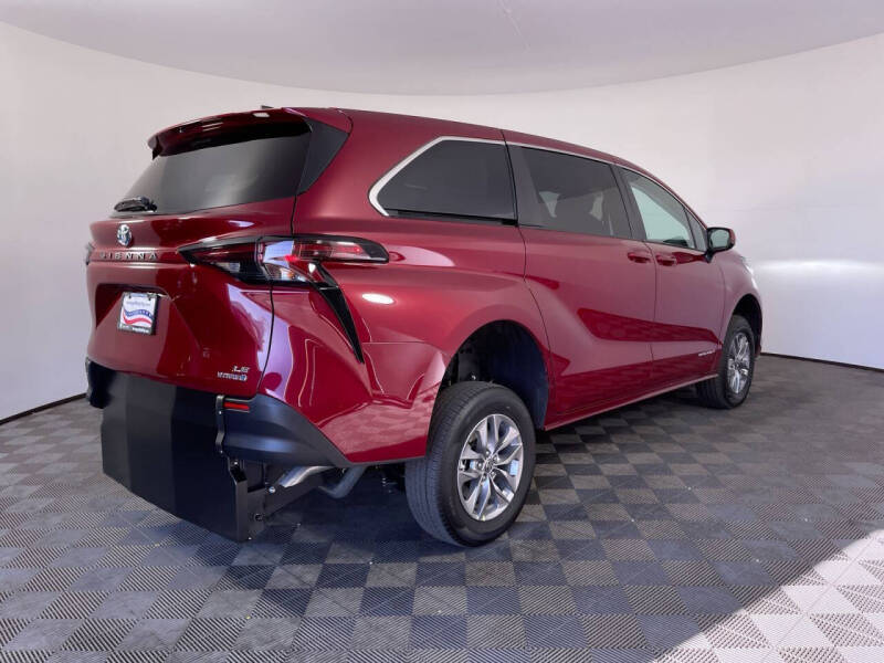 2023 Toyota Sienna LE 8-Passenger