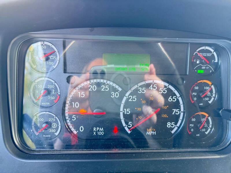 2021 Freightliner M2 106