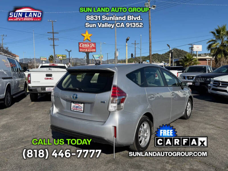 2017 Toyota Prius v Three