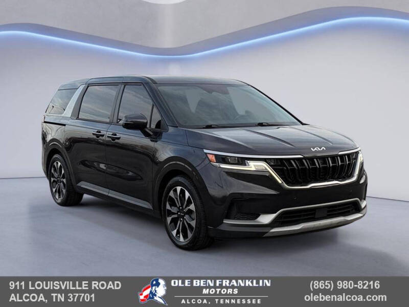 2022 Kia Carnival EX's photo