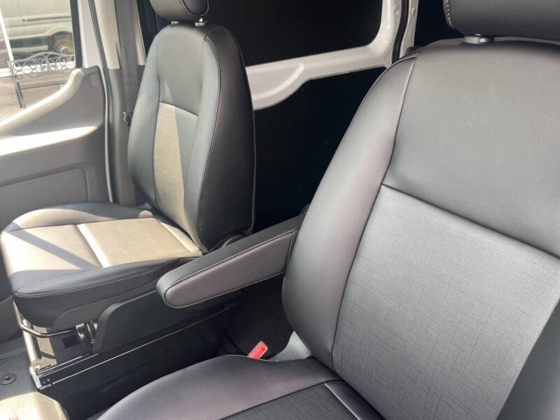 2025 Ford Transit 250