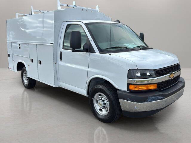 2025 Chevrolet Express 3500