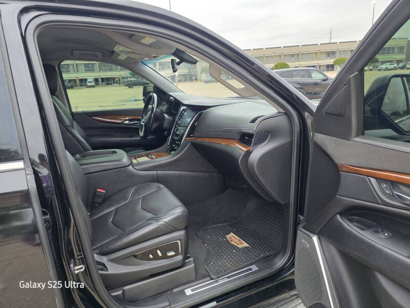 2017 Cadillac Escalade Standard