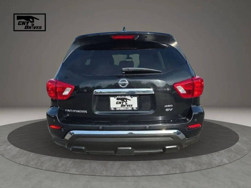 2020 Nissan Pathfinder SV