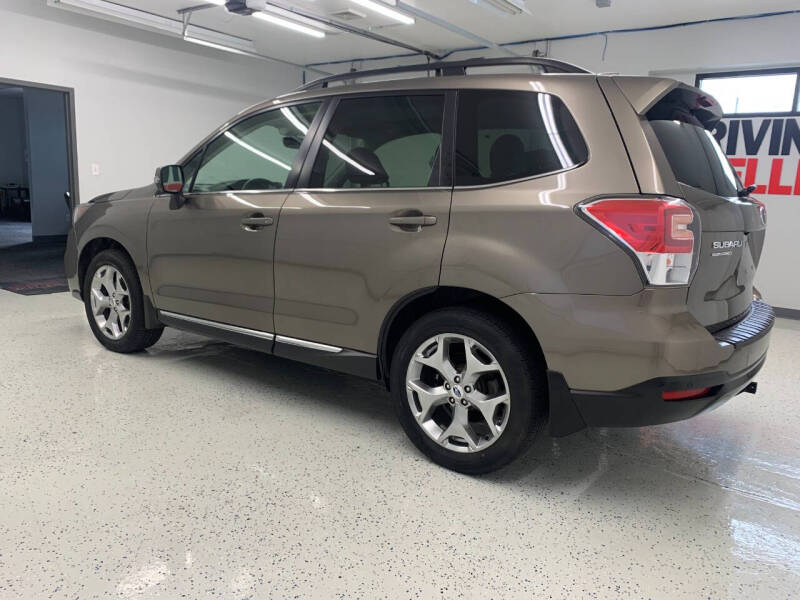 2018 Subaru Forester Touring photo 3