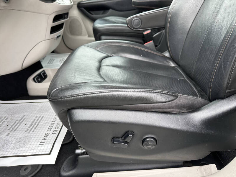 2020 Chrysler Pacifica Touring L