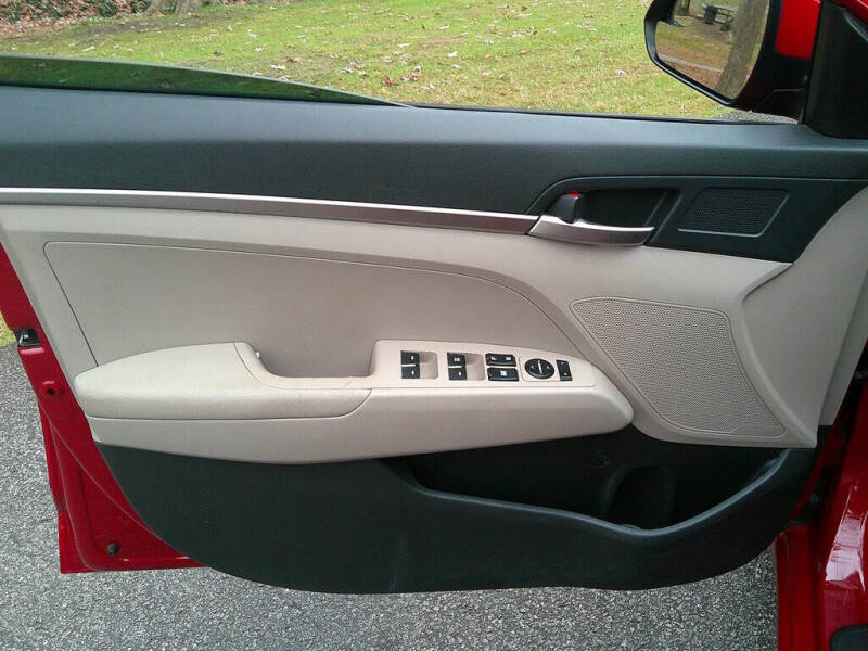 2020 Hyundai Elantra SE