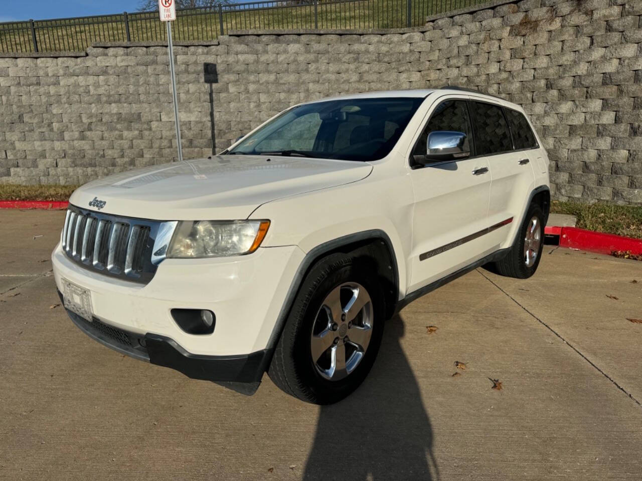 2011 Jeep Grand Cherokee for sale at 10-4 AUTO GROUP LLC in Raytown, MO