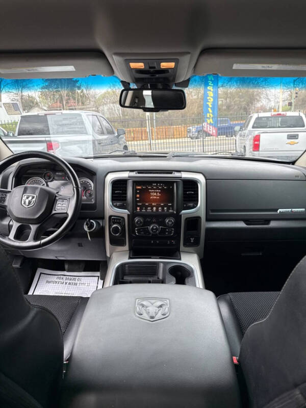 2017 RAM 1500 SLT