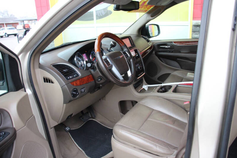 2013 Chrysler Town and Country Limited