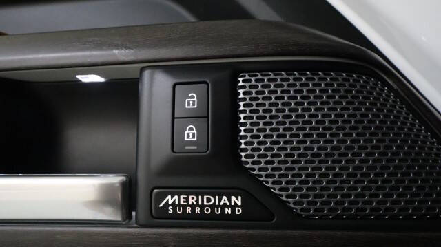 2023 Land Rover Defender 110 SE