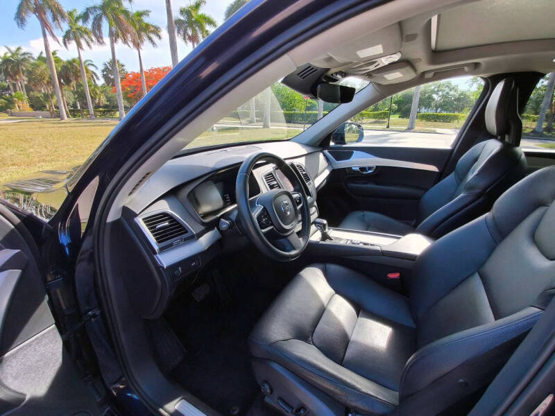 2017 Volvo XC90 T5 Momentum