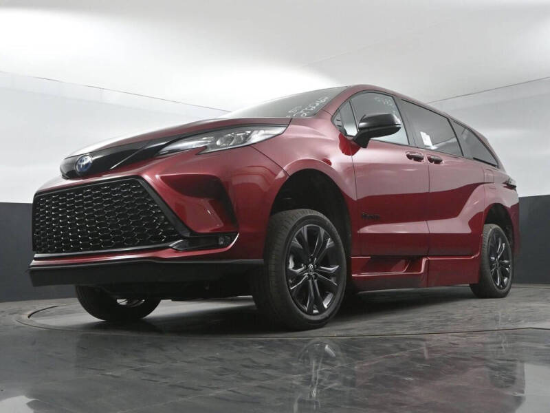 2025 Toyota Sienna XSE 7-Passenger