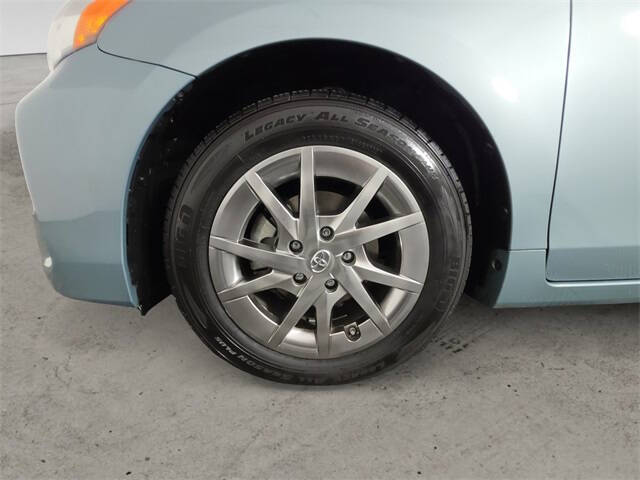 2017 Toyota Prius v Four