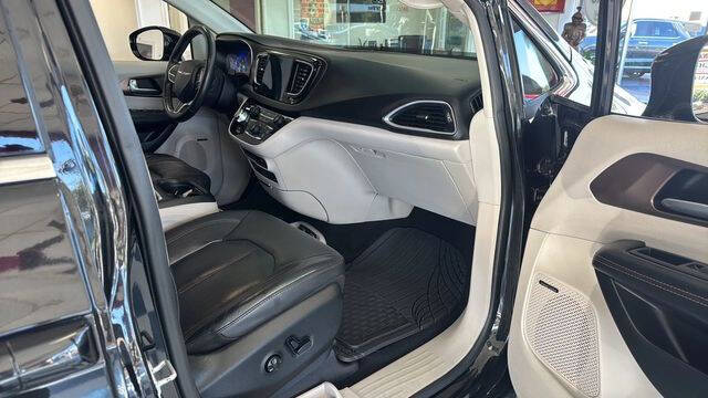 2017 Chrysler Pacifica Touring-L Plus