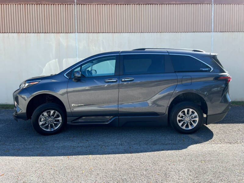 2025 Toyota Sienna XLE 7-Passenger