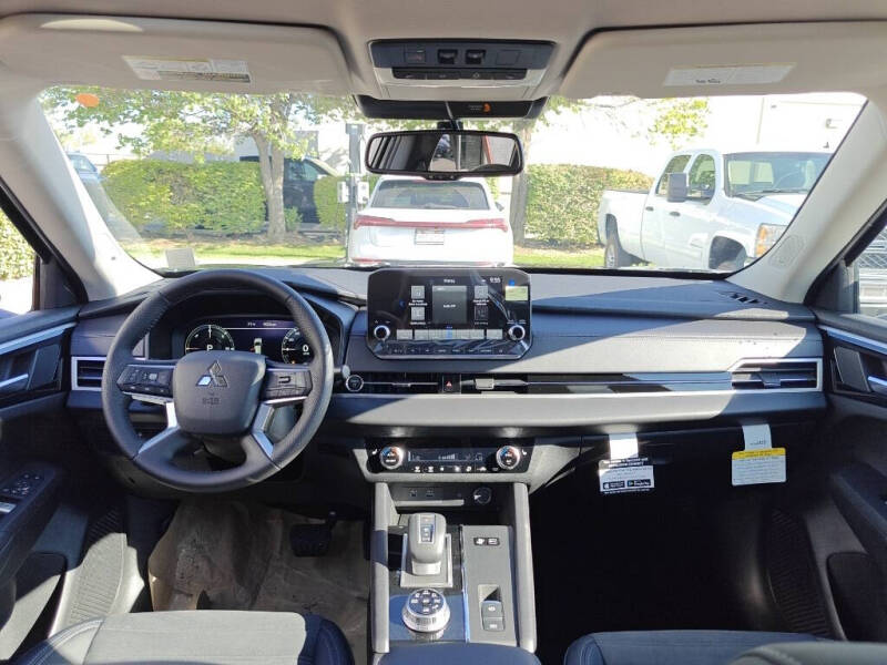 2025 Mitsubishi Outlander PHEV SE